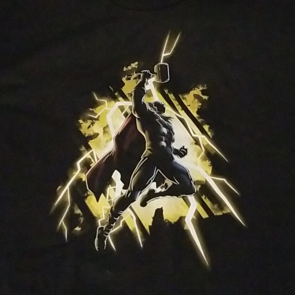 Teeturtle. Marvel Thor tshirt xxl